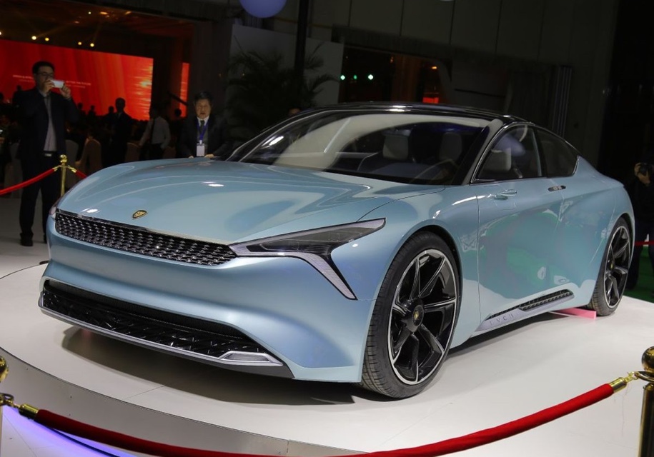 Китайцы представили электрическое купе с запасом хода 700 км